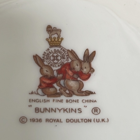 Royal Doulton Bunnykins Mug, Garden Themed, Flowers & Butterflies - Picture 6 of 10